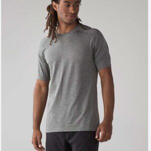 Lululemon metal vent Men's Gray T-Shirt short sleeve m medium